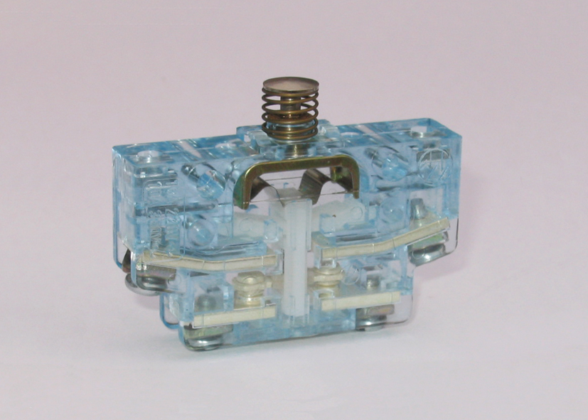 Limit switch contact block with plunger